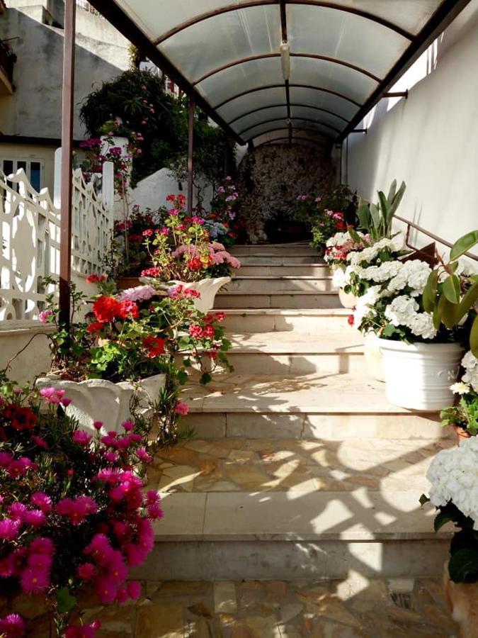 Hotel La Scogliera *