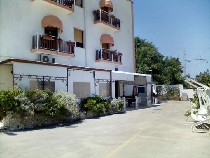 La Scogliera Hotel *